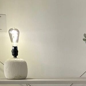 Vintage mid century mcm table ceramic white handpainted lamp working 9” decor